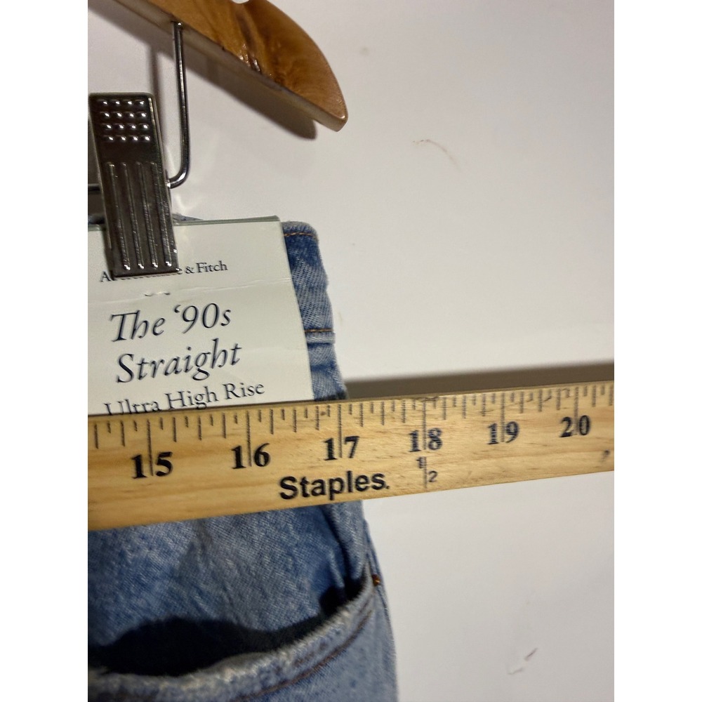 Abercrombie & Fitch The 90s Straight Ultra High Rise Jeans Light Wash 32 14s - Picture 7 of 8